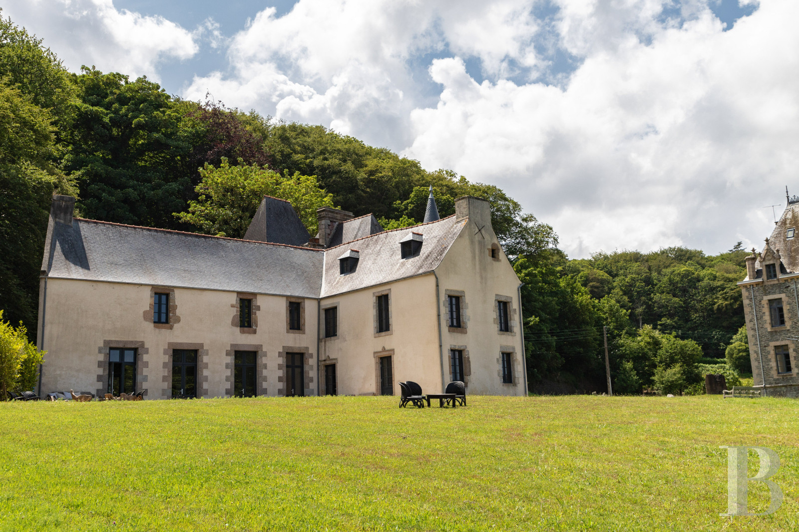 A set of two manor houses overlooks the Bay of Morlaix in Carantec on the north coast of Finistère - photo  n°32